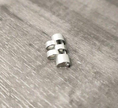 One 16mm link for - one, jubilee
